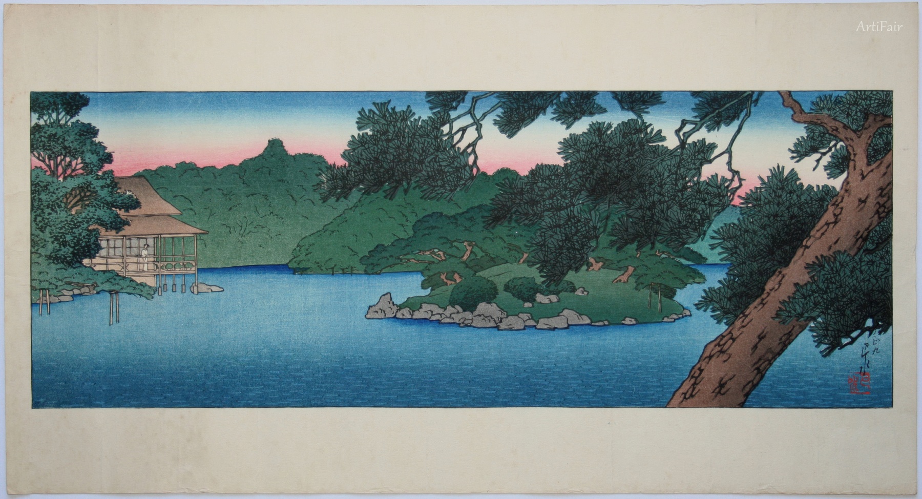 松の池畔的凉亭